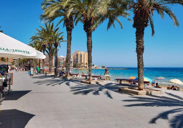 Top Floor Spacious Apartment With Roof Terrace Alicante Exterior foto